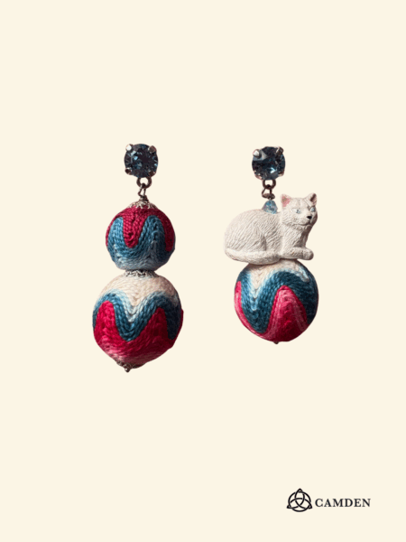 Orecchini Pet Therapy in swarovski e agata con gatto bianco