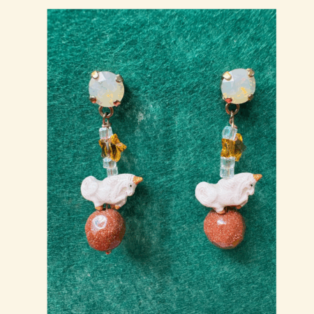 Orecchini in swarovski e pietra del sole con unicorno